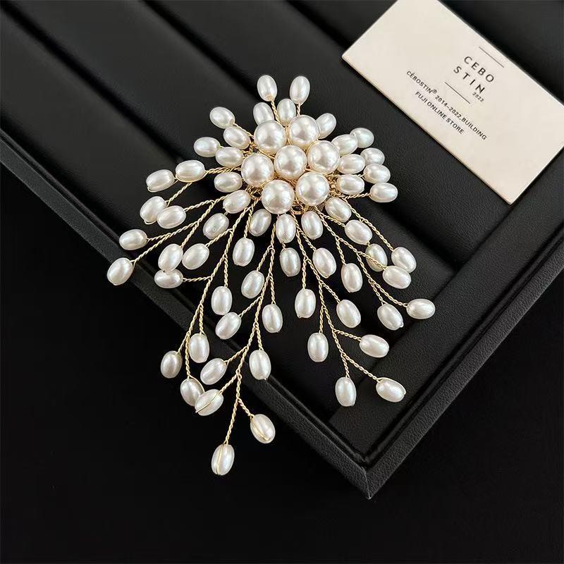 Creative Pearl Tassel Flower Brooch Women'S Alloy Corsage Pin Fashion Versatile Clothes Backpack Scarf Accessories Brooch