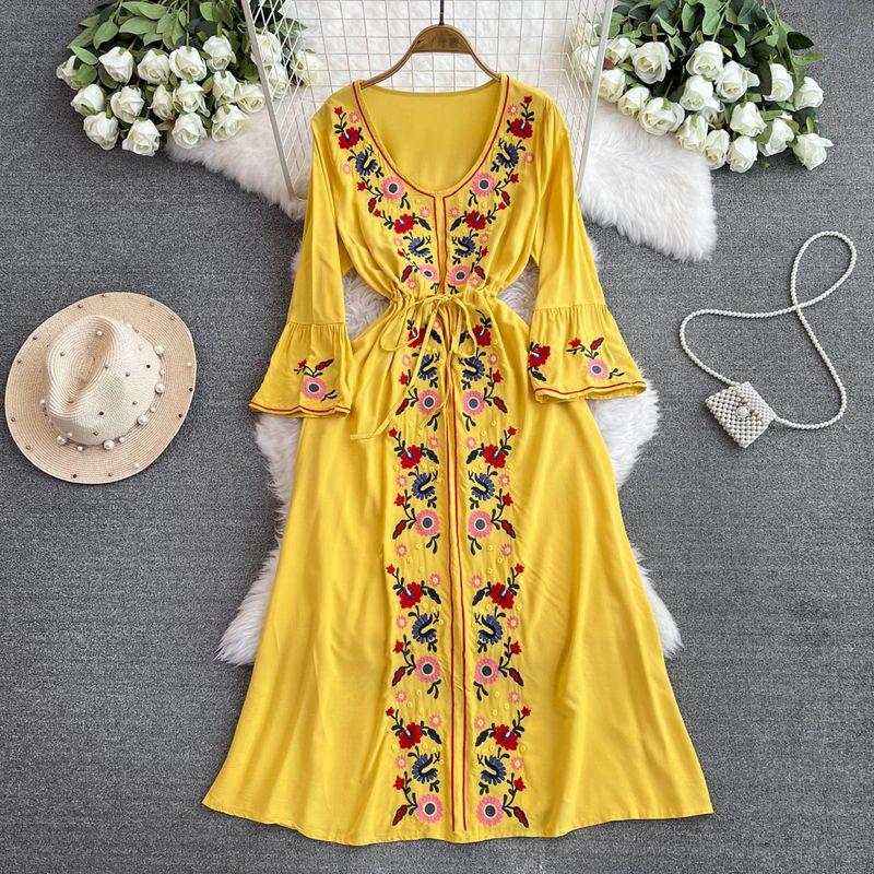 

Этнический стиль машинная вышивка юбка для отпуска богемное пляжное платье V-образный вырез отделка талии свободное платье рукав-колокол Yellow All yards