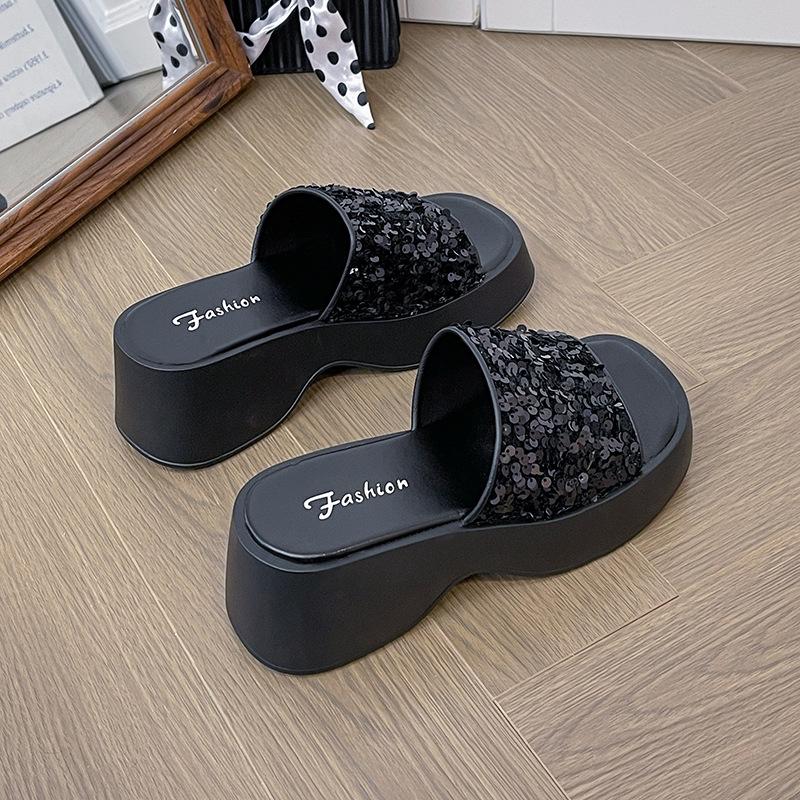 

Повседневные тапочки на платформе женские летние 2025 года, новая корейская версия, расшитые блестками туфли-муффин, удобные женские сандалии с одним словом 35 чёрный