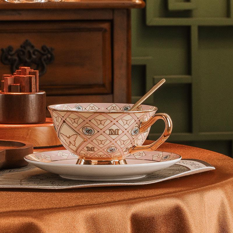 

Керамический костяной фарфор с рисунком бабочки, набор кофейных чашек и блюдец, ретро, английский набор для послеобеденного чая, чайная чашка и подарок ручной работы розовый