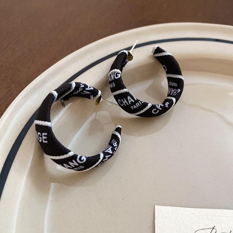 Silver Needle Black Crystal Geometric Stud Earrings Niche Versatile Earrings Temperament Light Luxury Premium Earrings