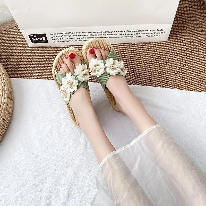 Fashion Vacation Flat Women's Slippers and Ladies Sandals Small Size Summer 2025 Shoes New Style Designer Luxury Fashion Korea 39 Slides