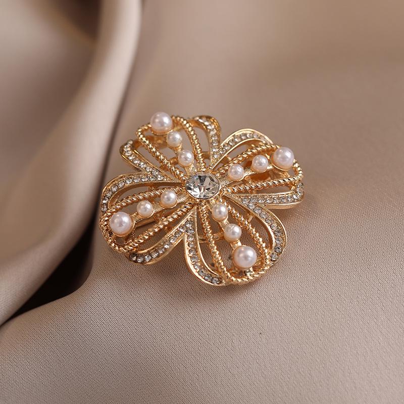 Exquisite High-End Schmetterlingsbrosche für Damenmode - Elegante Corsagen-Nadel & Kleidungsaccessoire