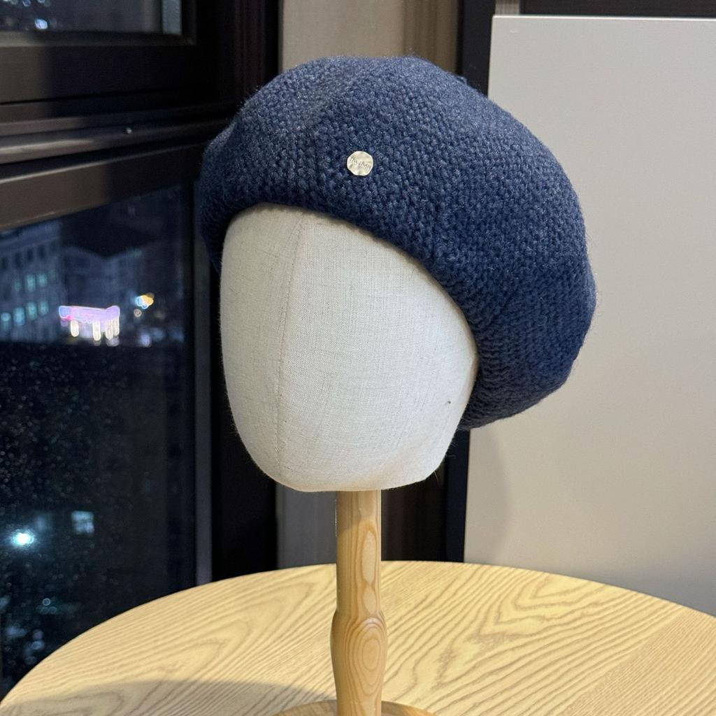 New Autumn and Winter Knitted Beret Women's Casual Literary Painter's Hat Korean Version Versatile Face Showing Little Bud Hat Trend