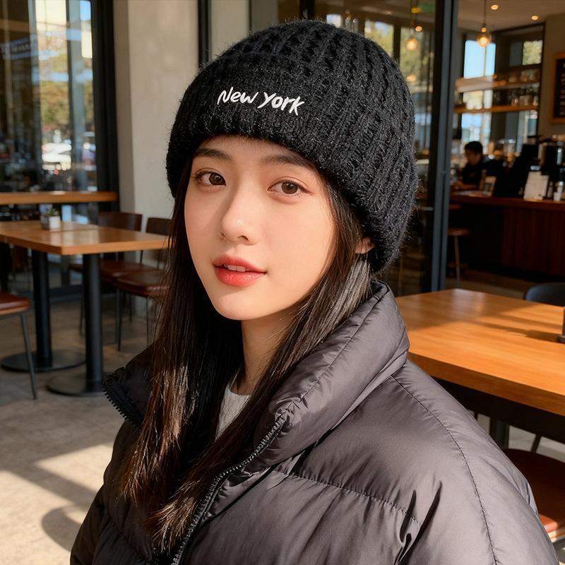 Autumn and Winter Wool Hat Women's Ear Protection Hat Warm Cold Hat Versatile Loose Knitted Hat Headgear