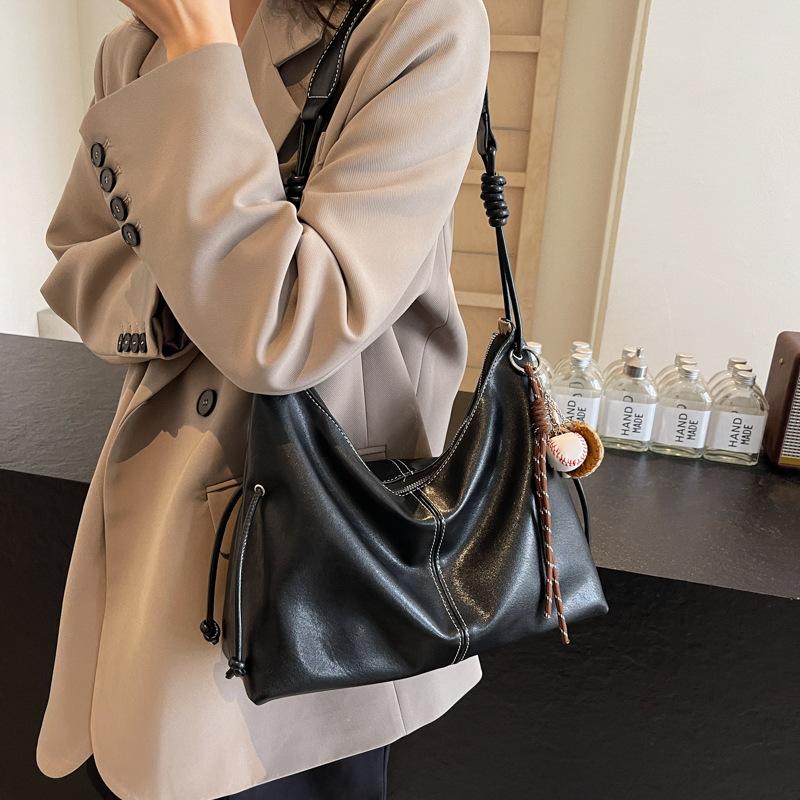 Einfarbige Umhängetasche unter der Achsel 2025 neue Tragetasche lässig für den Weg zur Arbeit große Kapazität Schultertasche