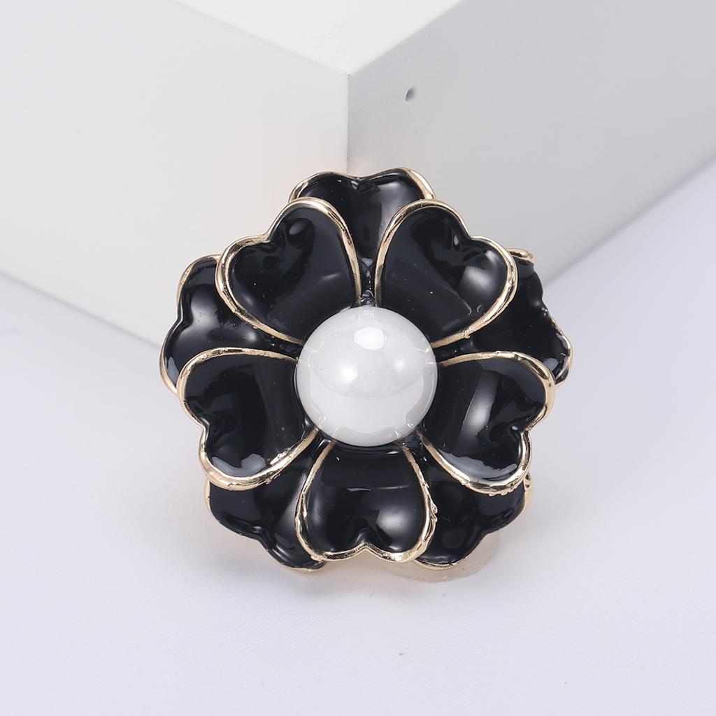 Elegant Enamel Camellia Brooches for Women Unisex Pearl Plant Pins Event Party Backpack Luxury Gift Decoration Clothes Accessory