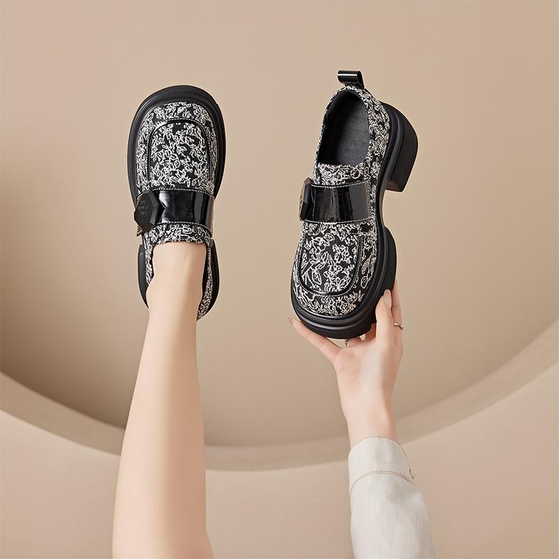 Pantofi ocazionali de dimensiuni mici Pantofi de damă cu platformă invizibilă înălțată Pantofi de damă cu velcro brodat floral