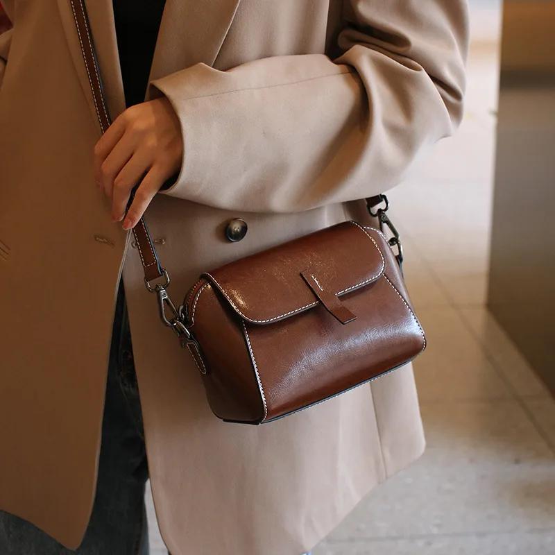 Fashiable Oil Wax Cowhide Leather Crossbody Small Bag for Women Versatile Shoulder Shell Handbag Casual Phe Carrier