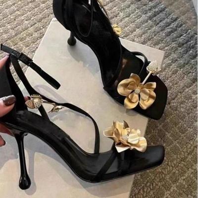 Schöne Ein-Wort-Sandalen Damen 2025 Frühling neu Satin-Design schwarz Wassertropfen Stiletto goldene Orchidee hohe Absätze