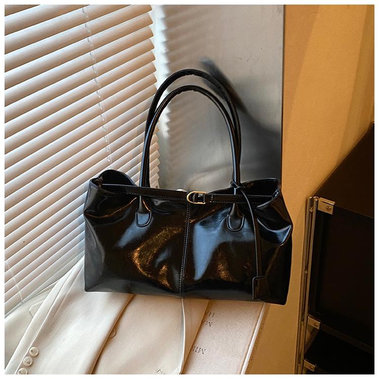 Vintage Handbag for Women Large Capacity 2026 New Underarm Commuting Bag Fashi Female Casual Single Shoulder Tote Bag