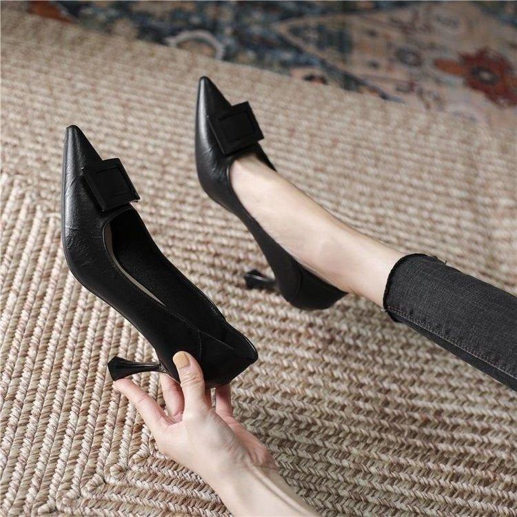 Pracovní boty měkká kůže neunavené nohy tenké podpatky lodičky dámská přezka podzim nové špičaté mělké ústí vysoké podpatky