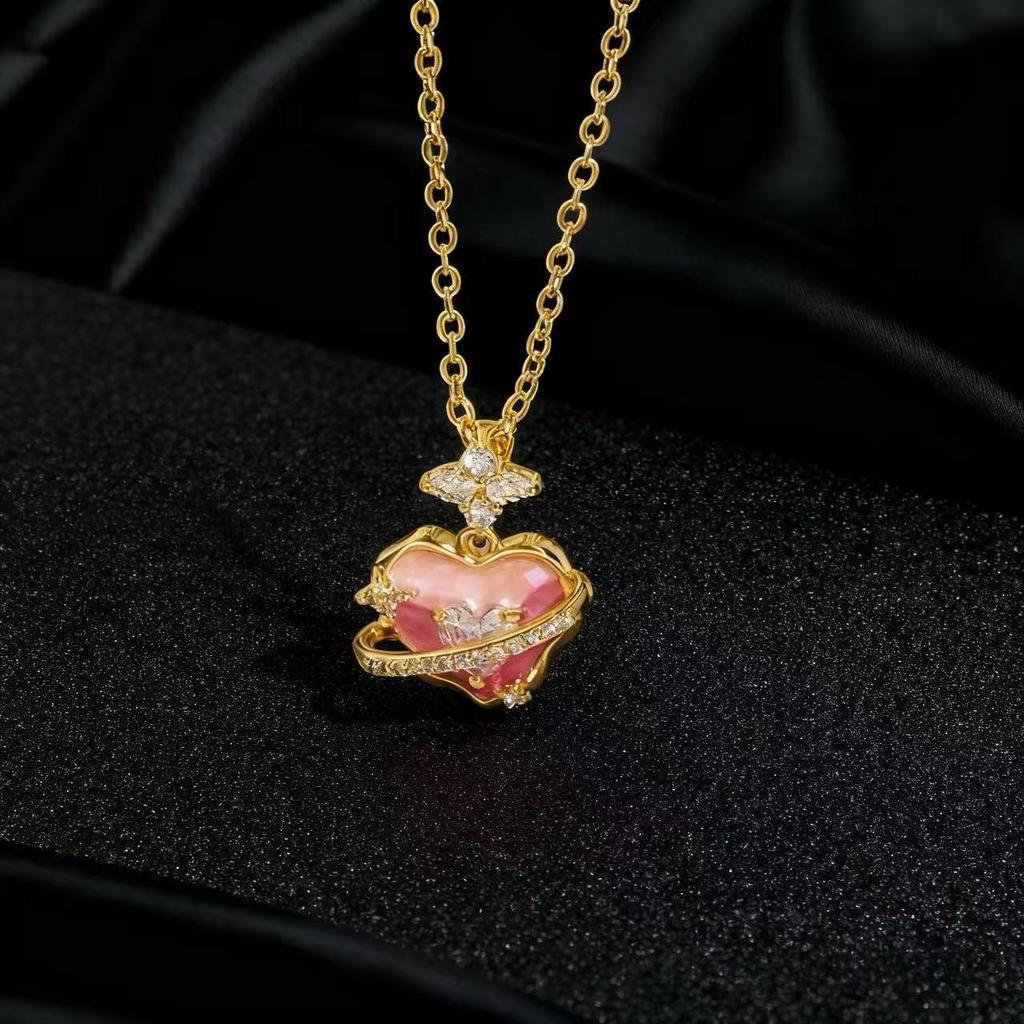 Metal Heart Crown Collarbone Necklace Hip Hop Pendant Necklace For Women Luxury Chain Accessory