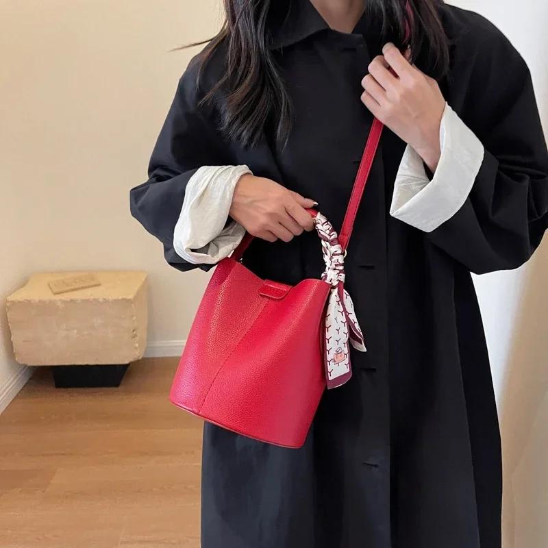 Solid Color Inner Compartment Bucket Shaped Sewing Thread Shoulder Bag 2024 Best-Selling High-Quality Commuting Crossbody Bag