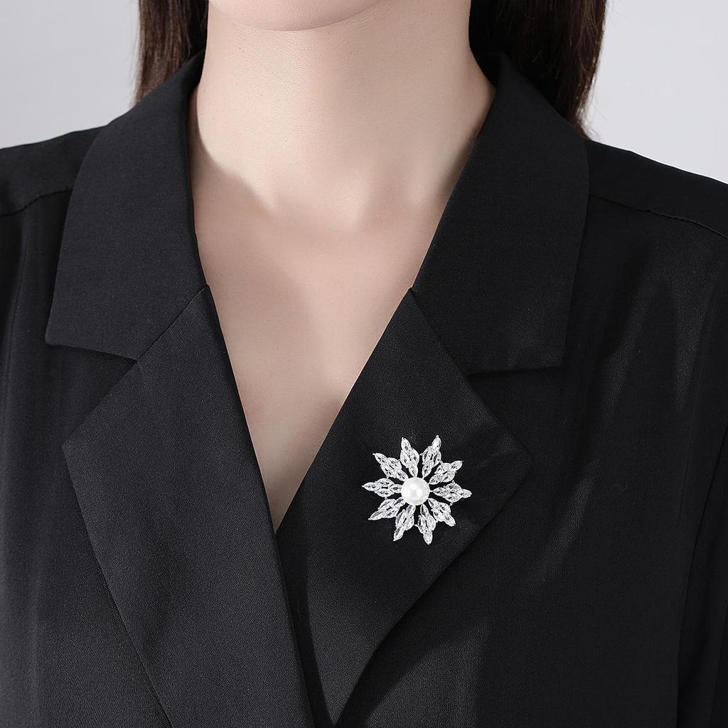 Jinse Pearl Snowflake Brooch: Elegant Cross-border Fashion Accessory for Women