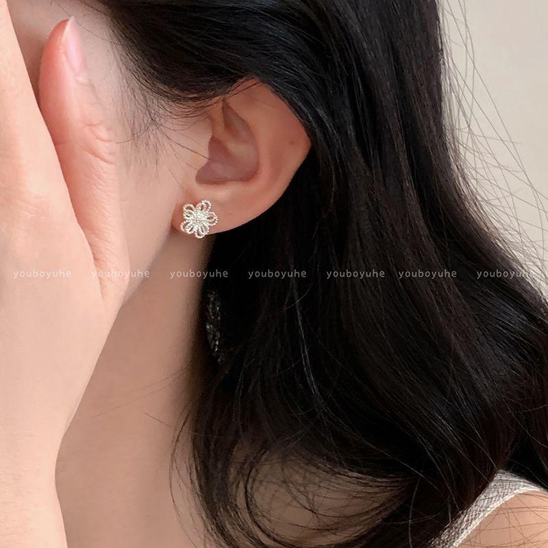 Fresh ~ Silver Hollow Flower Stud Earrings Women's Exquisite Small Design Earrings Everyday Joker Work Clothing Earrings
