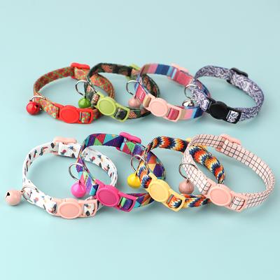 Nylon macskanyakörv Gyorskioldó macskanyakörvek Biztonsági cica kölyökkutya nyakörvek Nyomtatott nyaklánc csengővel állítható macskatartozékok