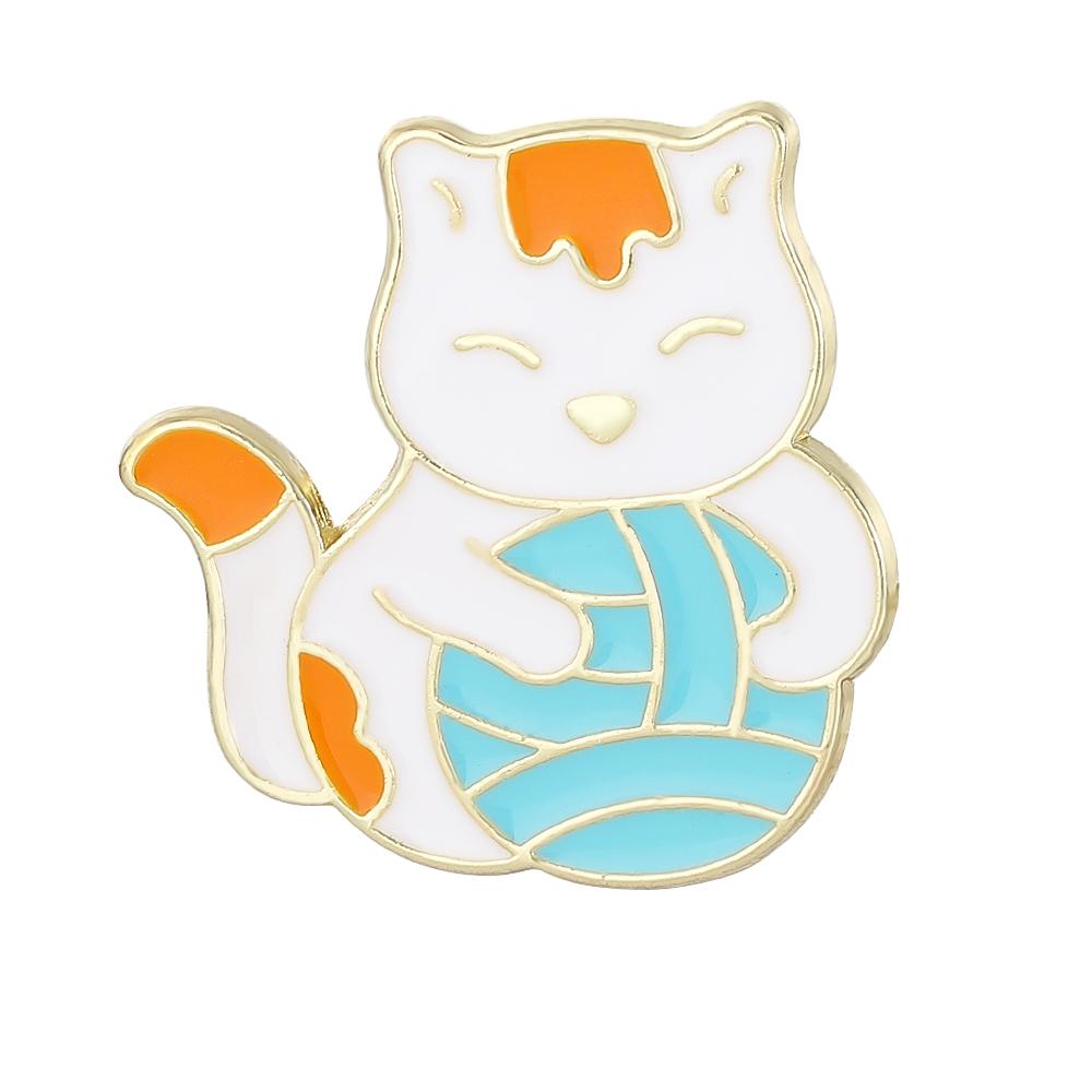 Funny Cartoon Cat and Ball of Wool Enamel Brooches Cute Kitten Kitty Golden Pins Pet Owner Badge
