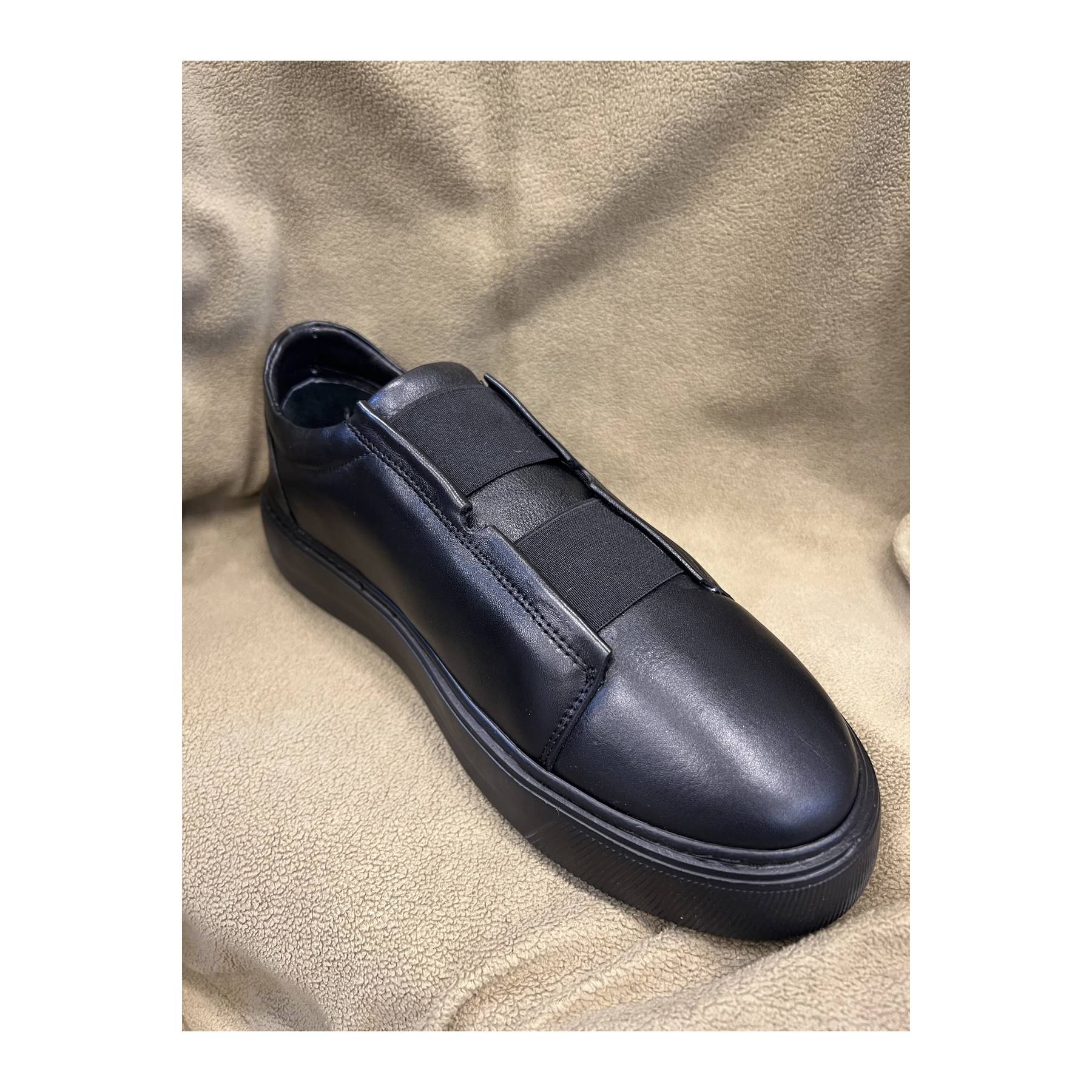 

Мужские черные кожаные кроссовки Style 2023