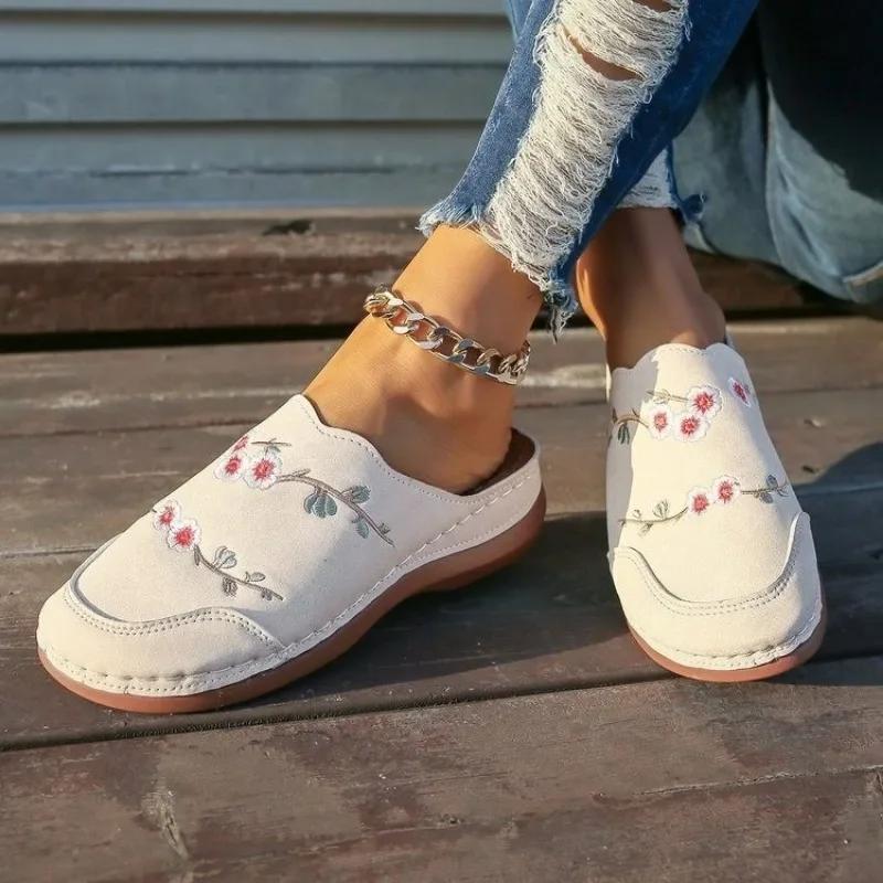 Fashion Female Shoes on Sale 2025 Closed Toe Women's Slippers Outdoor Casual Slippers Women Embroidery Wedges Plus Size Rome Sandals