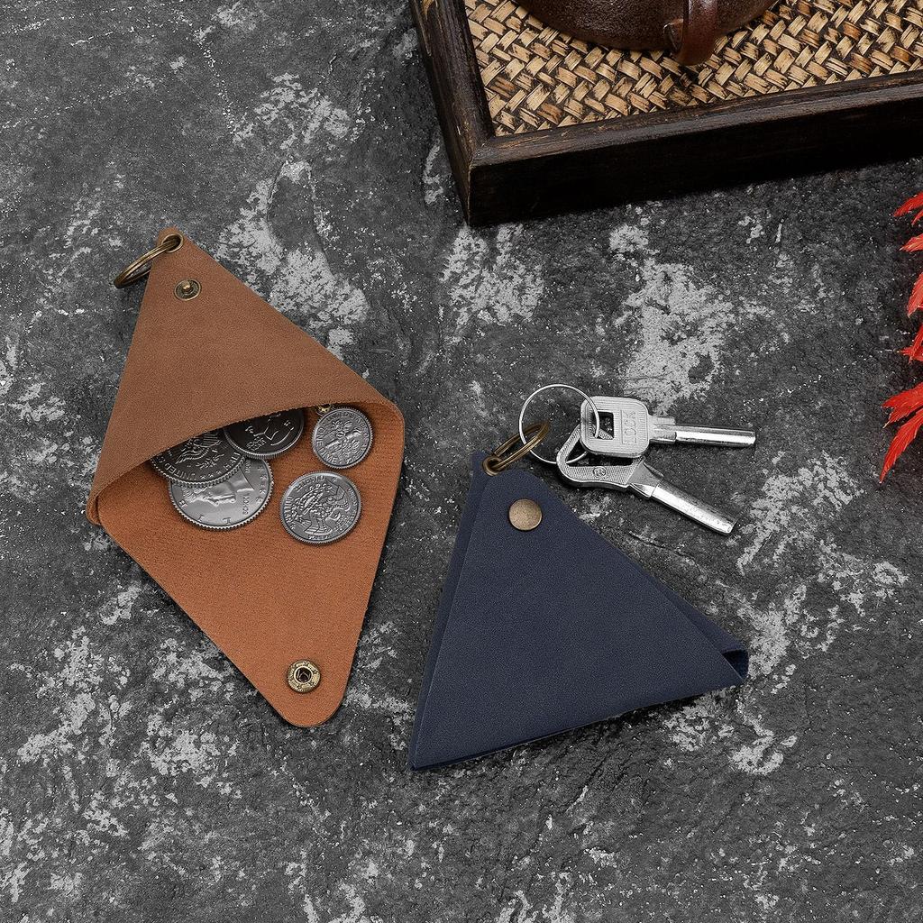 HannaFires 2er-Pack Tragbare Leder-Schlüssel-Organizer-Tasche – Vintage Dreieck-Münzbörse zur kompakten Aufbewahrung von Schlüsseln, Münzen, Kabeln und Kopfhörern,