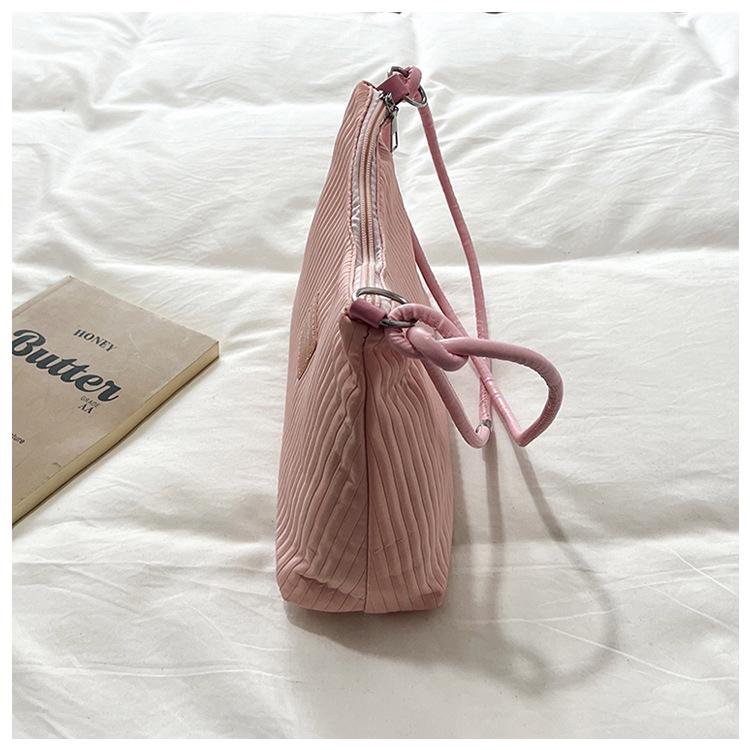 2026 Crescent Pleated Underarm Bag: Fashionable, Textured, Simple & Elegant Single Shoulder Crossbody