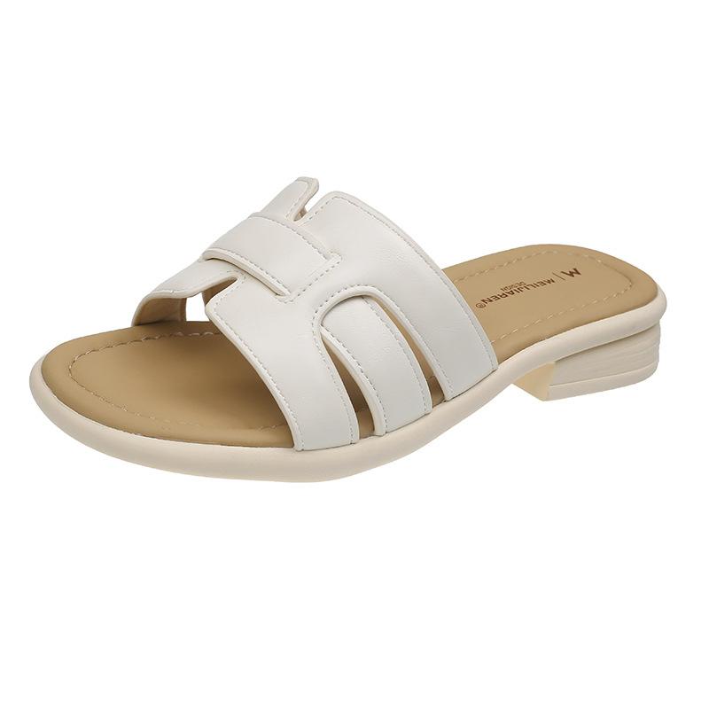 Flat-bottomed cool slippers for women s summer wear, new with skirt, soft-bottomed beach vacation, one-word drag 35
