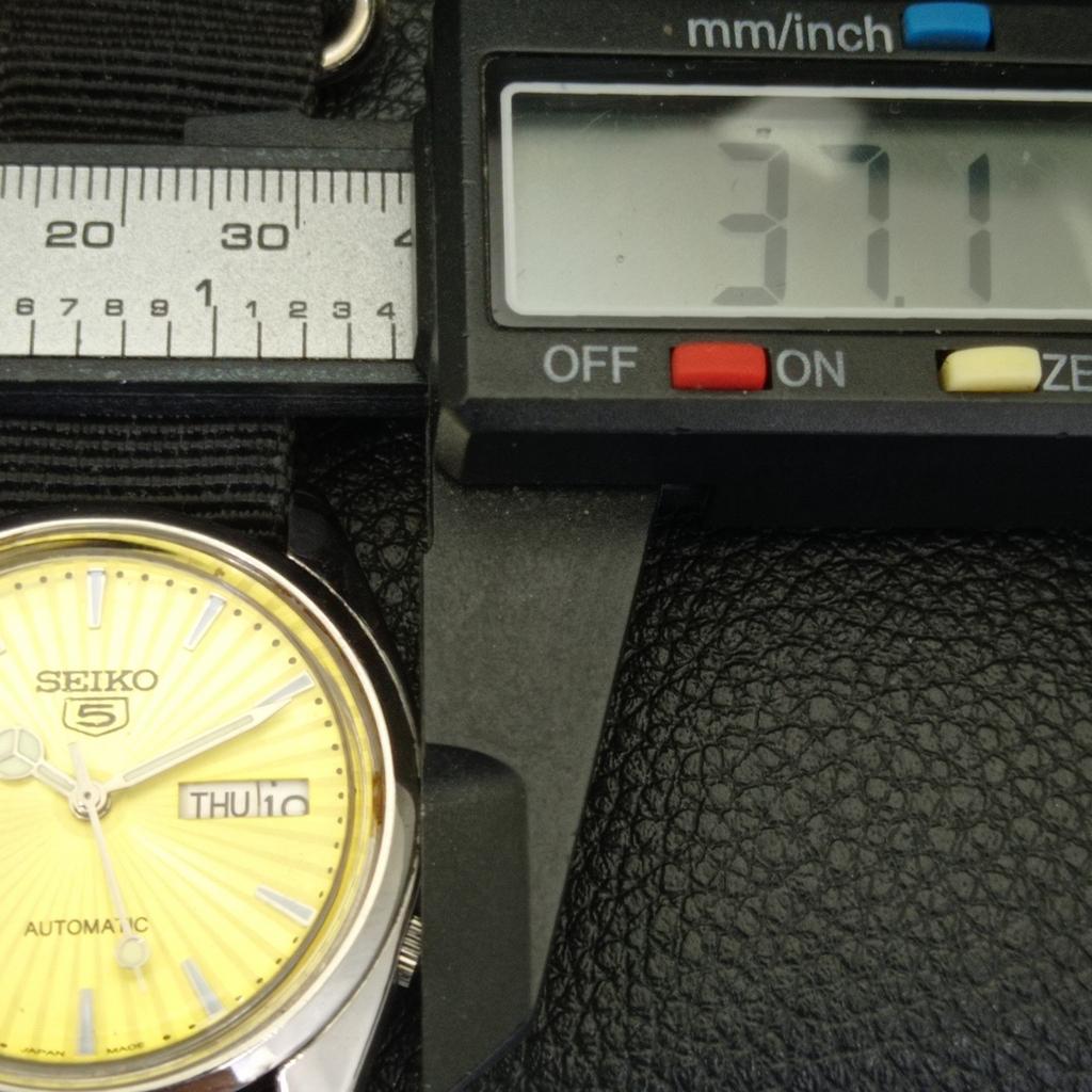 JAPAN VINTAGE SEIKO 5 AUTOMATIC 7S26A MENS GOLDEN COLOR DIAL WATCH a701580-5 R206b-a701580