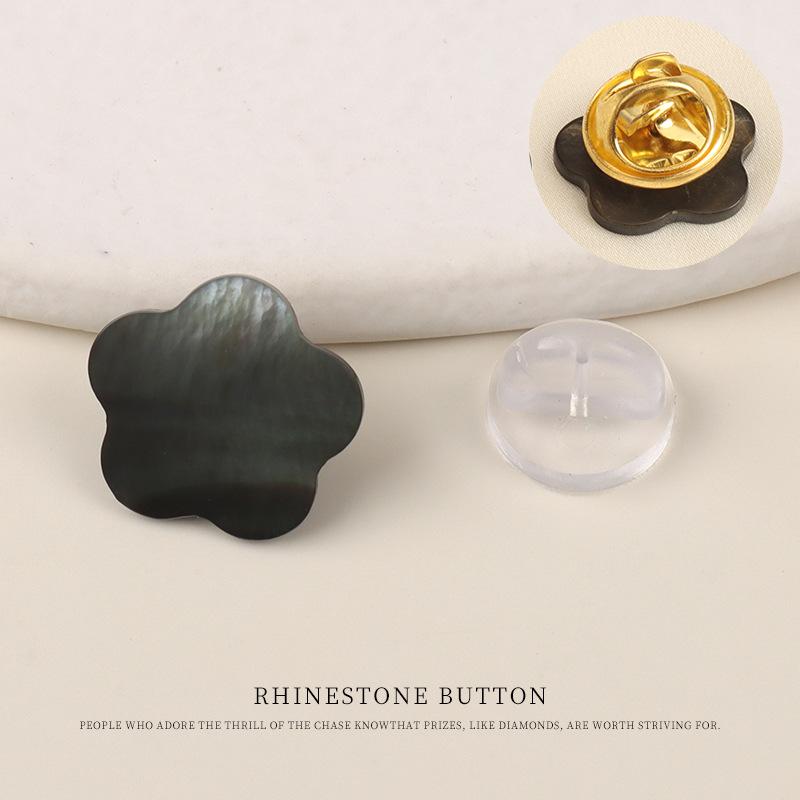 

5pcs Natural Shell Neckline, Anti-Light Buckle Brooch, High-End Women S Retro Clothes, Shirt, Cardigan, Small Buttons Without Sewing. 15mm flower black butterfly