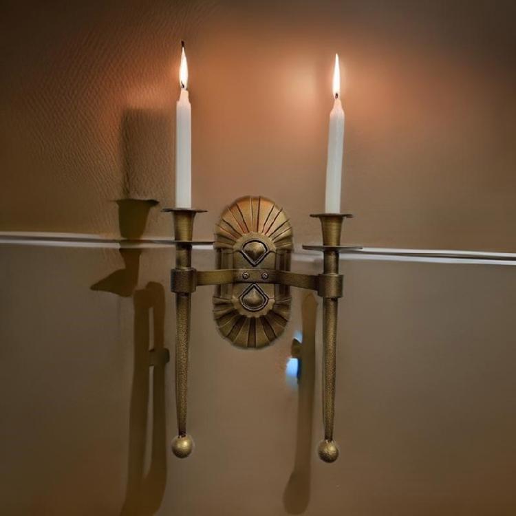 Luxurious Iron Wall Sconce Metal Candle Holders European Vintage Styles Hanging Candlestick for Party Gatherings Decors