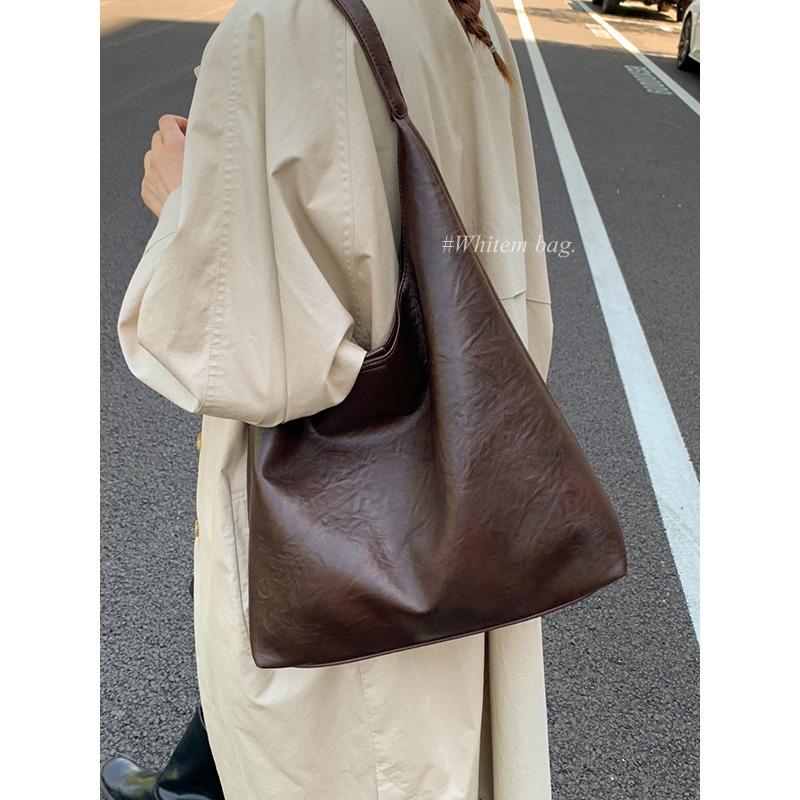 Large capacity retro underarm bag women's new autumn and winter shoulder bag Maillard brown commuter tote bag