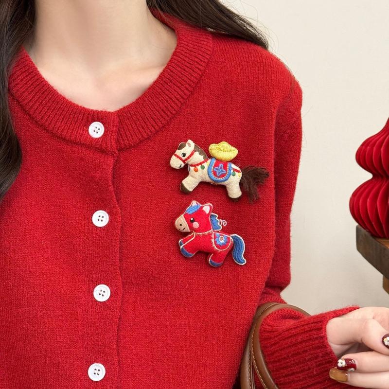 1 pièce Accessoire Manteau & Foulard Année du Zodiaque Charmant Tissu Poney Broche Pour Femmes Épingle Design de Niche Broche Broche Corsage Broche de Cou