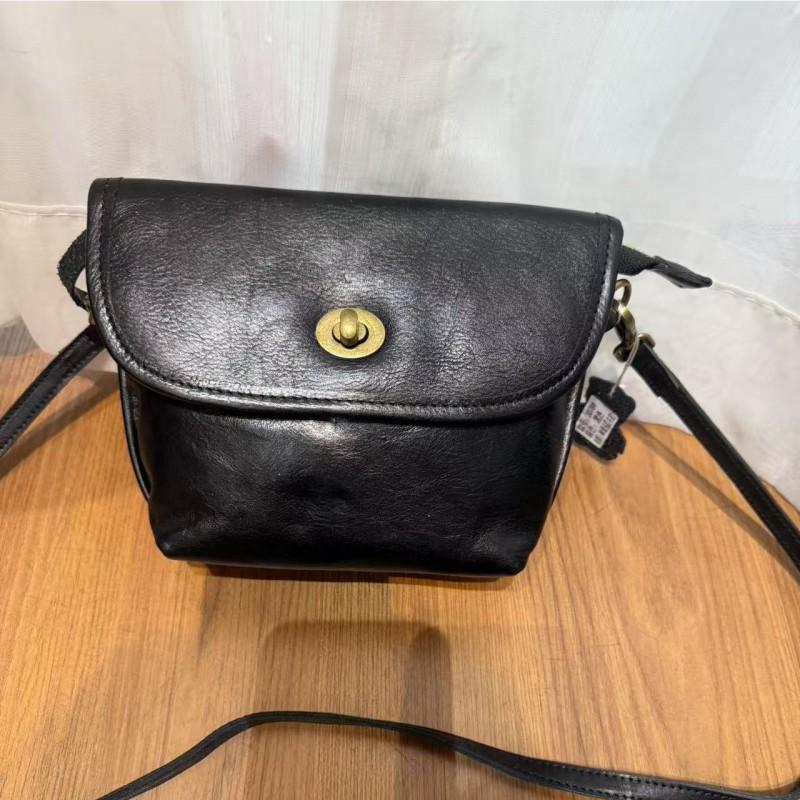 

Small Bag First Layer Of Tree Paste Cowhide Retro Mailman Qiujia Genuine Leather Commuter One-shoulder Cross-slung Female 22x9x17CM чорний