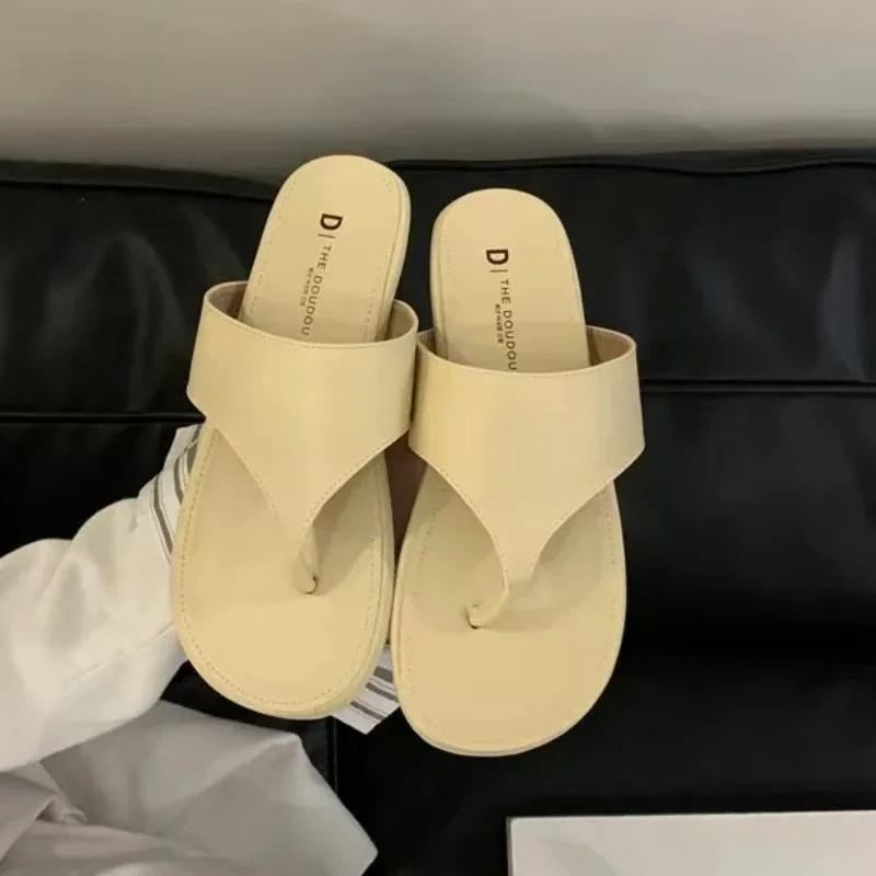 Fashion Flats Women Slippers Designer Clip Toe Flip Flops Casual Shoes Woman 2025 Summer New Trend Home Slides Walking Femme