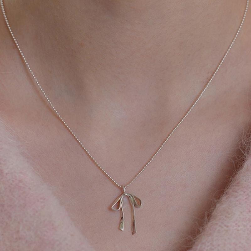 

Lewe Tie ribbon ball chain necklace Silver