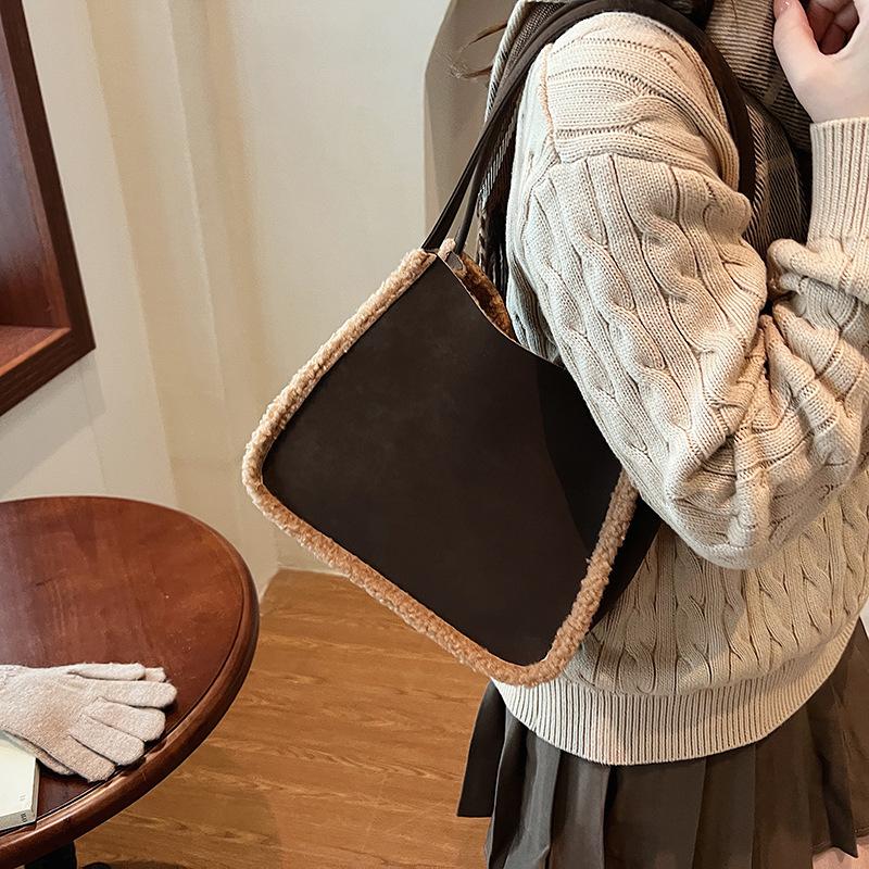 New Shoulder Bag Women's Deerskin Velvet Handbag Large Capacity Vegetable Basket Lamb Wool Tote Bag Women's Autumn