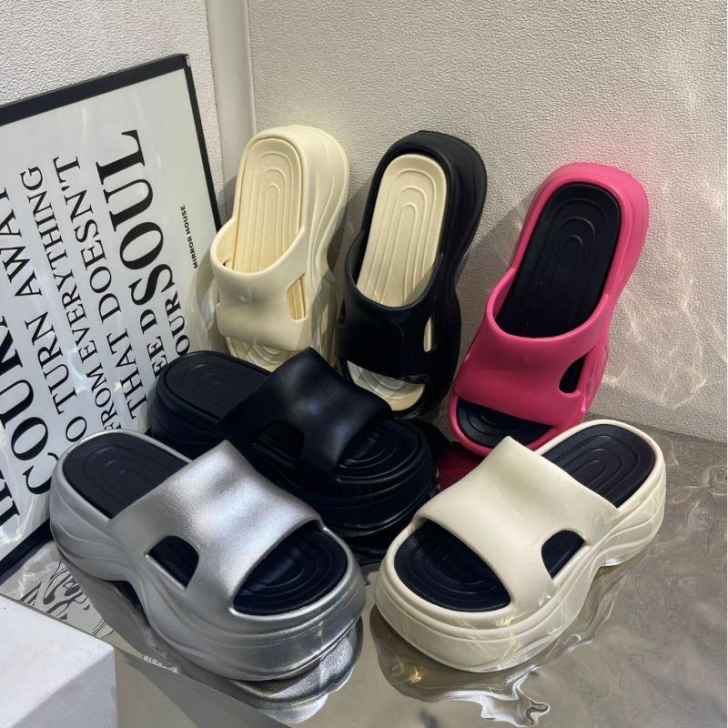 EVA Thick-soled Super Soft Anti-slip Slippers Are A New Type of Fashionable and Versatile Summer Outerwear Slippers for Women