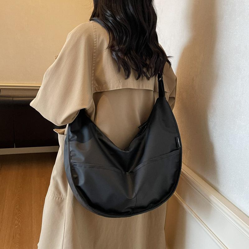 Dumpling bag, Korean version of fashion niche commuter women's shoulder bag, Japanese solid color small fresh new casual crossbody bag