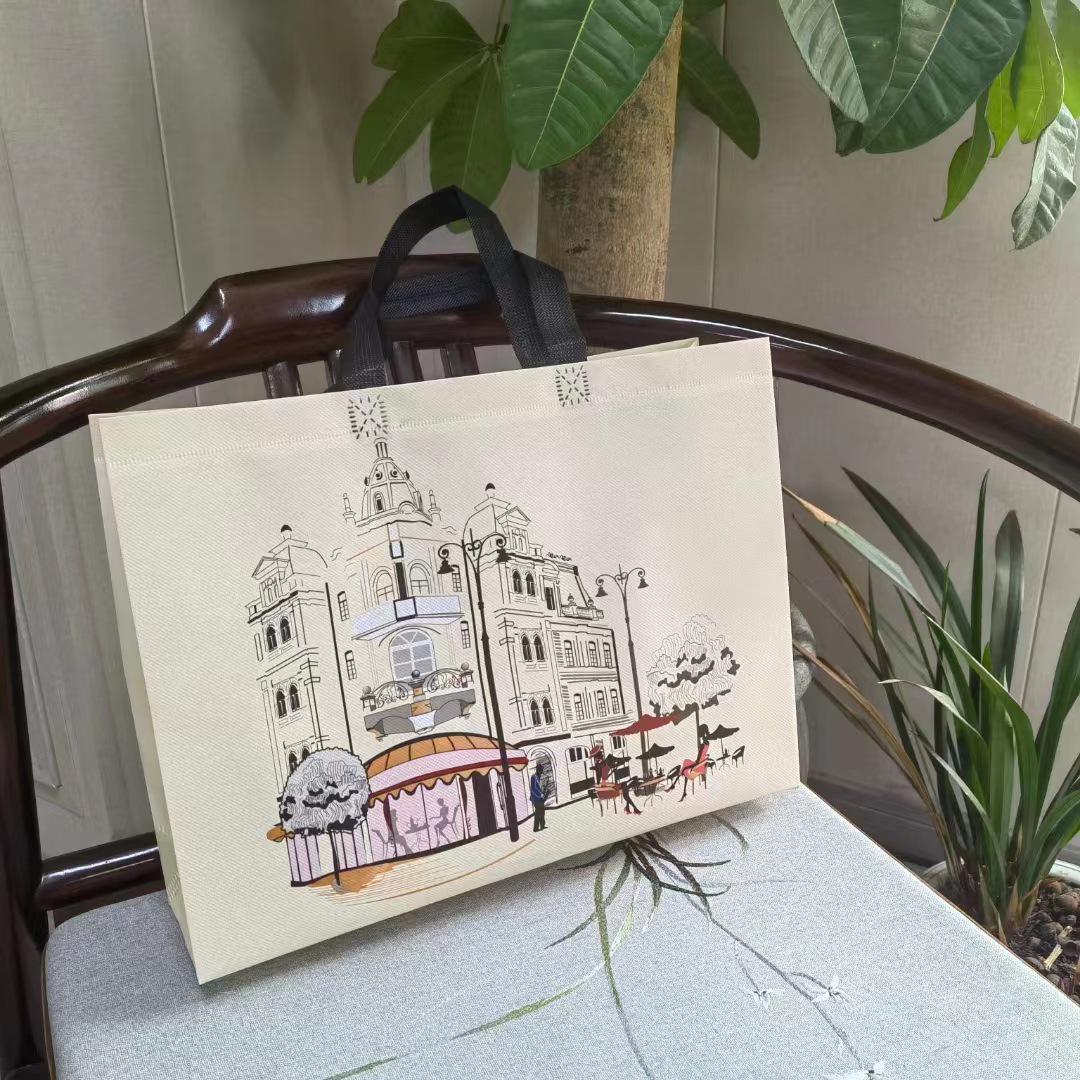 

Colorful Laminated Waterproof Tote Bag for Fashion Clothing and Shoes with Logo Printing - Non-woven Gift Packaging