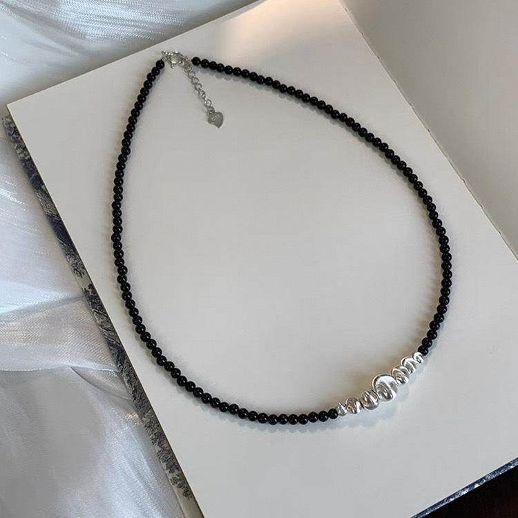 Double-layer pearl necklace female Korean niche design French retro simple and versatile temperament neck chain collarbone chain