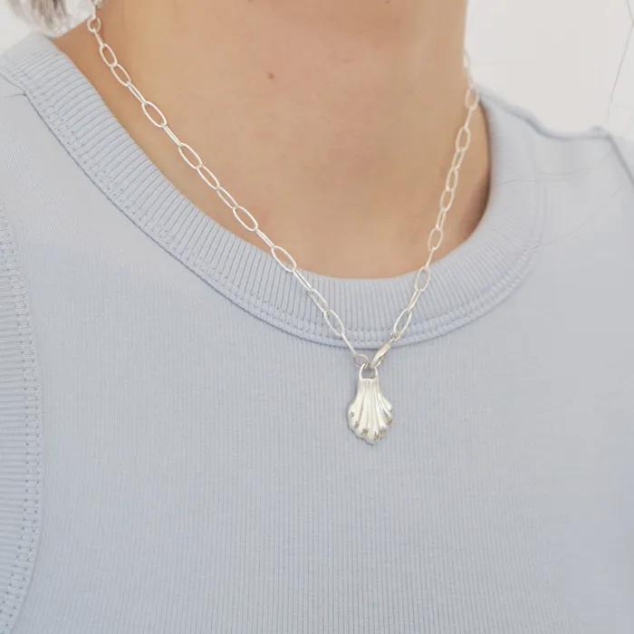 Shell Bloom Chain Necklace