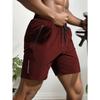 Sommerliche lässige Sporthorts sind atmungsaktiv und schnelltrocknend Herrenshorts