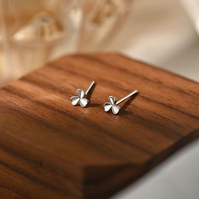 Three-leaf Clover Earrings Mini Small and Exquisite Small Earrings Everyday and Versatile Ear Piercing Commuting Style