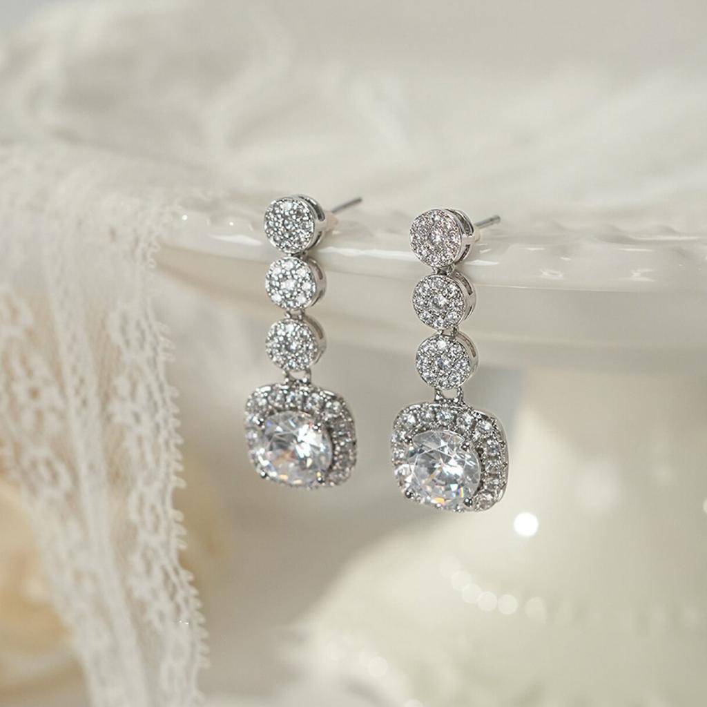 1011 New Exquisite Light Luxury Crystal Earrings 1011 New Premium Sense Earrings Women's Design Earrings Ear Jewelry