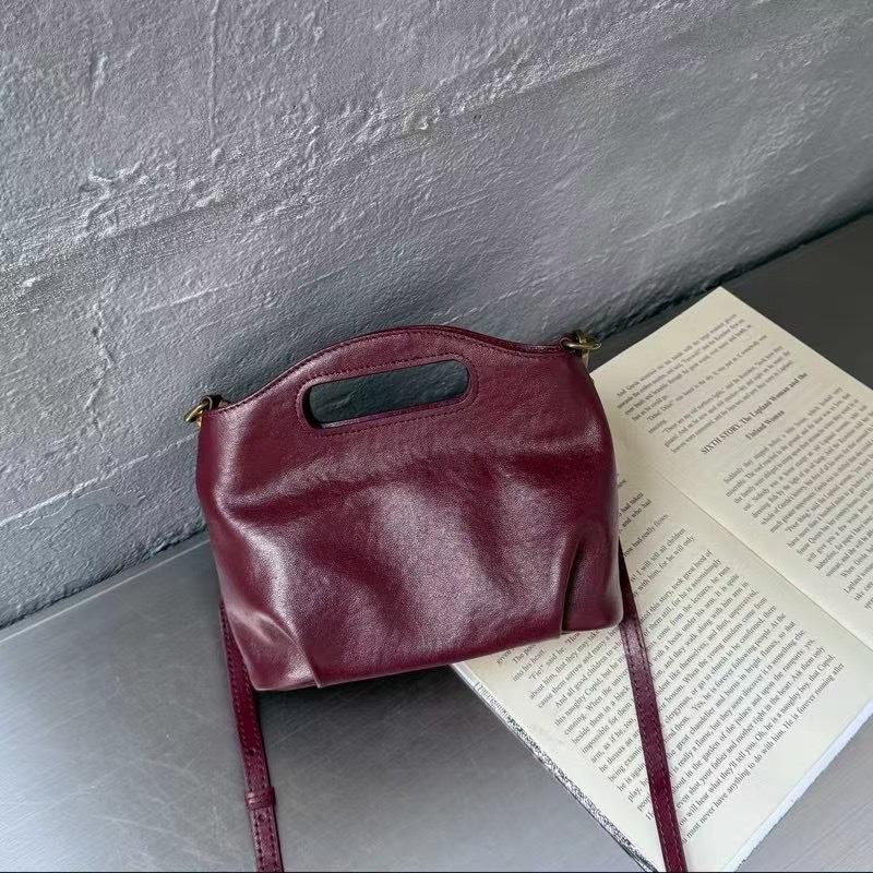 Women s 2025 Retro Chic Vegetable-Tanned Leather Crossbody Handbag 18*8*14CM