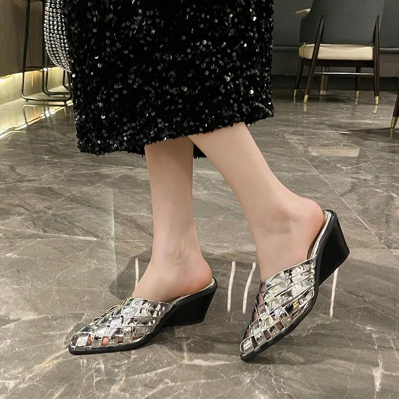 

Летние женские тапочки с острым носком, слипоны, женская обувь, модные легкие плетеные тапочки, сандалии на платформе и танкетке, шлепанцы для женщин 38 серебряный