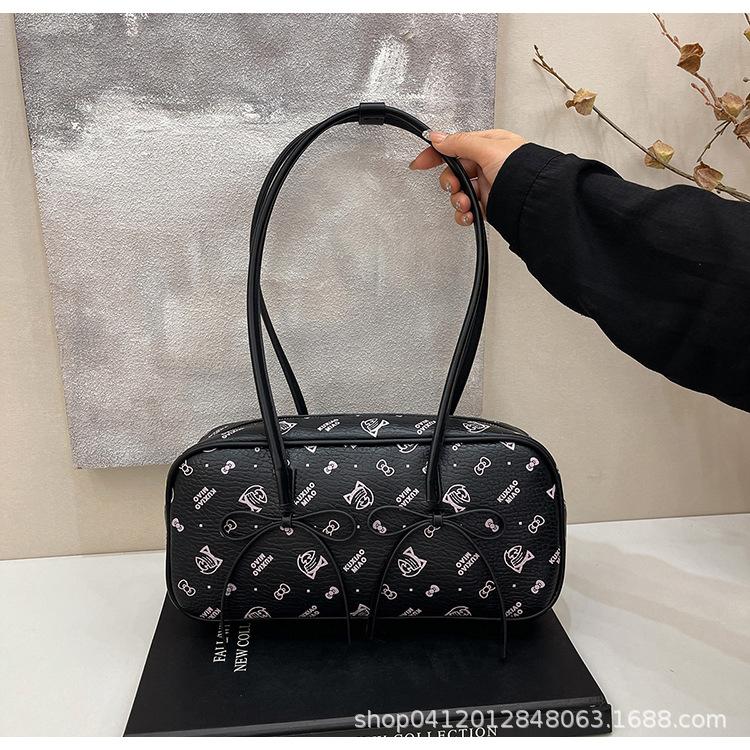 

Модные женские сумки большой вместимости 2025 новые в иностранном стиле повседневные популярные ручные большие сумки с принтом на плечо сумки-бостон чёрный