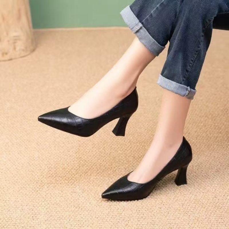 

Женские туфли-лодочки весна-осень новые на высоком каблуке модные черные с острым носком на тонком каблуке для работы 35 чёрный