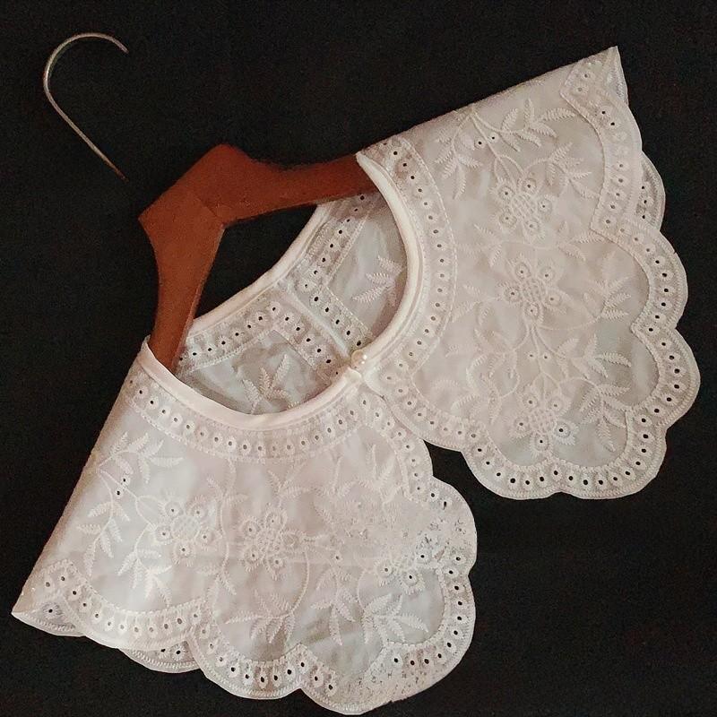 Womens Vintage Embroidered Faux Collar With Ribbon Decoration For Winter Fashion Accessory