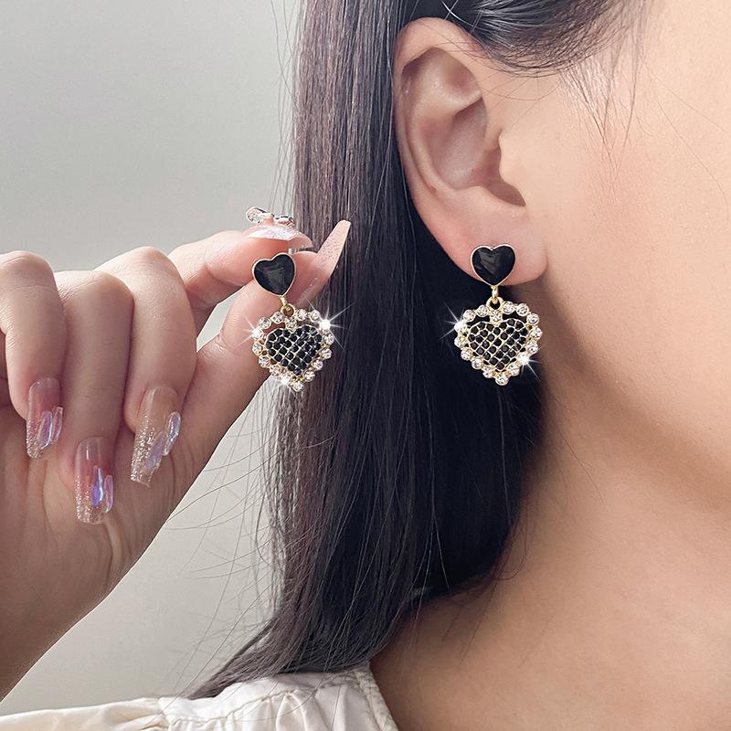 New High-end Black Heart Earrings Fashion Versatile Ear Jewelry Studs Simple Checkerboard Tassel Silver Needle Peach Heart